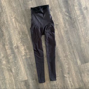NWOT Assets by SPANX black leggings